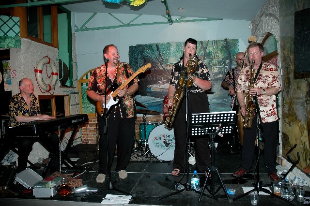 min 2006 06 11 guinguette mp 324